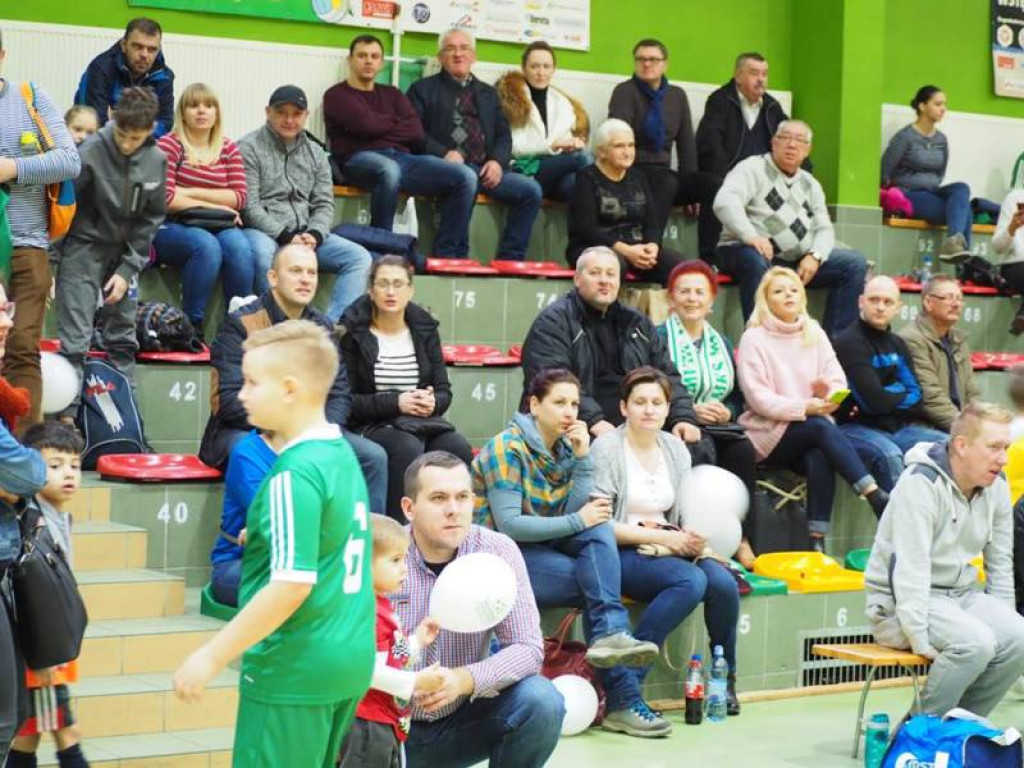 Mikołajki na sportowo. Z piłką i pod siatką