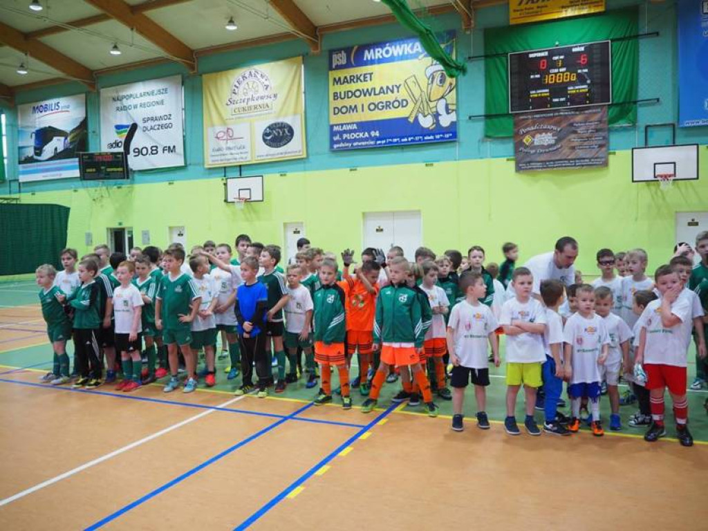 Mikołajki na sportowo. Z piłką i pod siatką