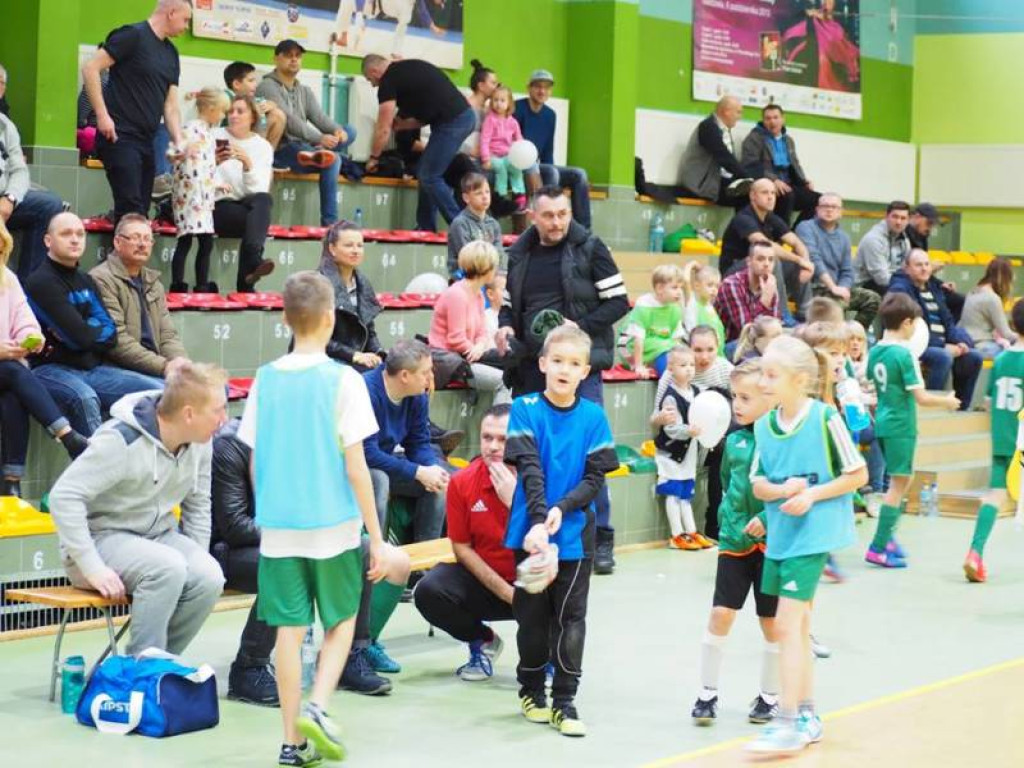 Mikołajki na sportowo. Z piłką i pod siatką