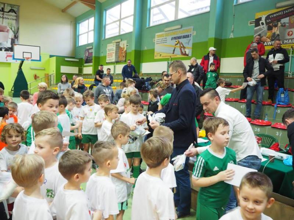 Mikołajki na sportowo. Z piłką i pod siatką