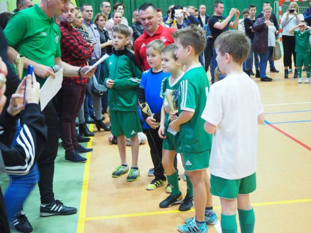 Mikołajki na sportowo. Z piłką i pod siatką