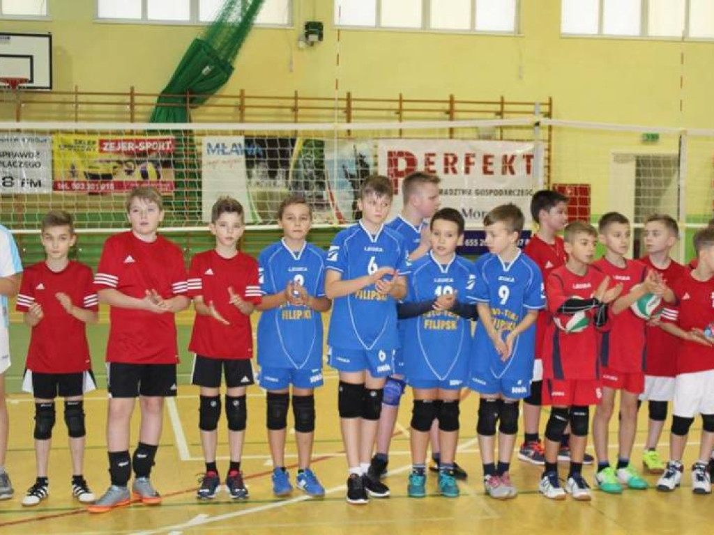 Mikołajki na sportowo. Z piłką i pod siatką