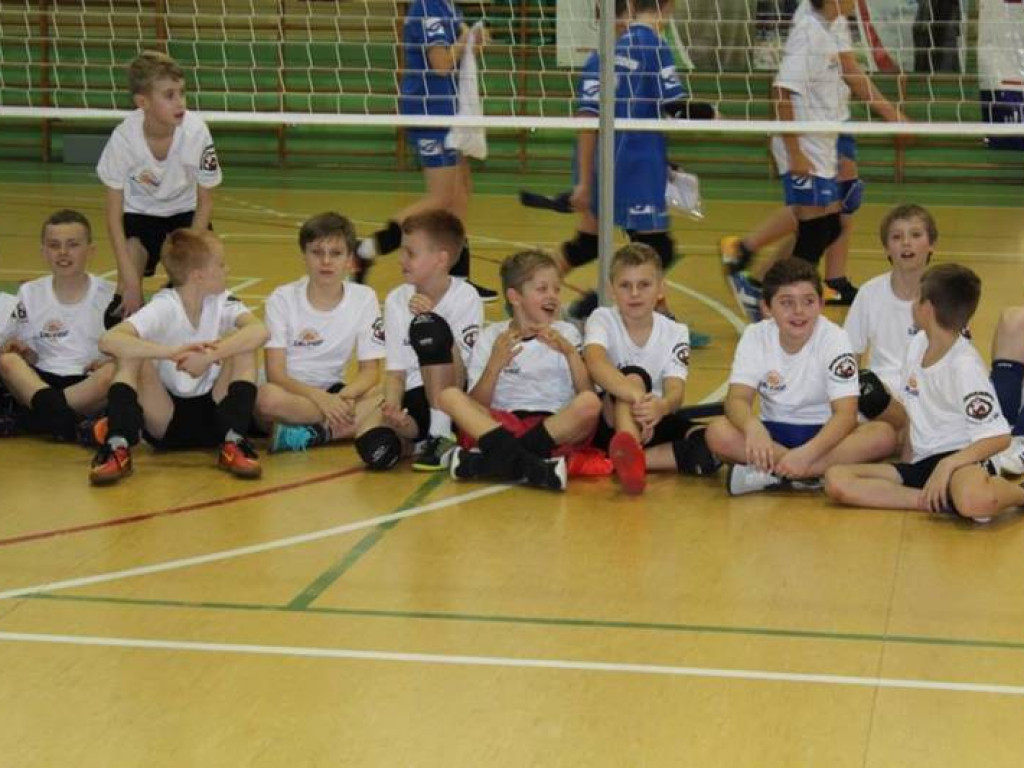 Mikołajki na sportowo. Z piłką i pod siatką