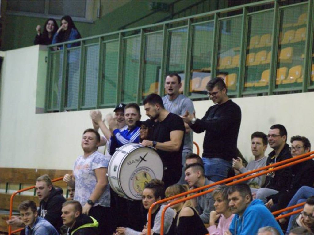 Lider za mocny. Trzy sety i po sprawie