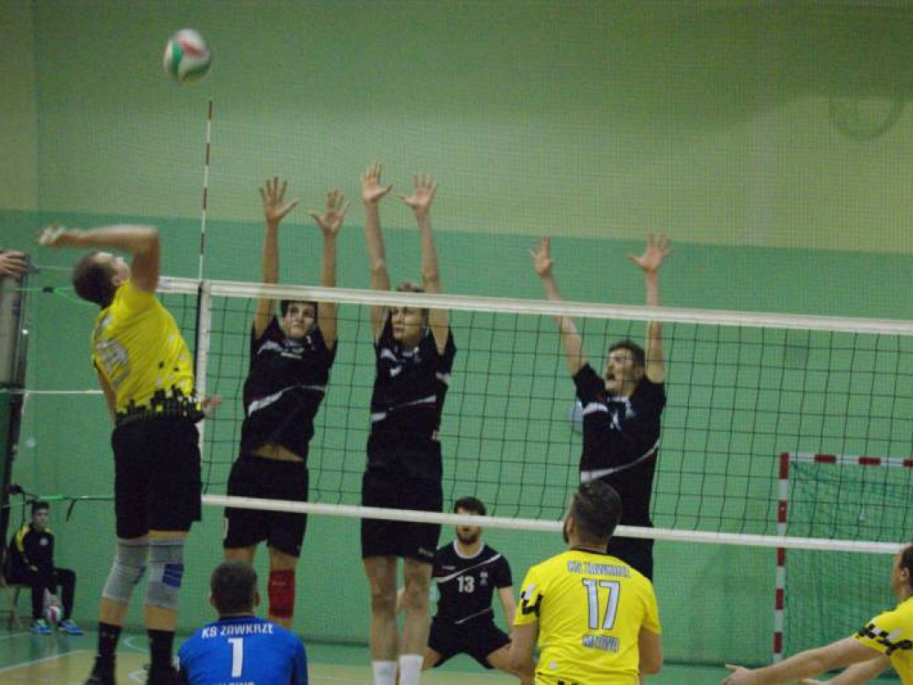 Lider za mocny. Trzy sety i po sprawie