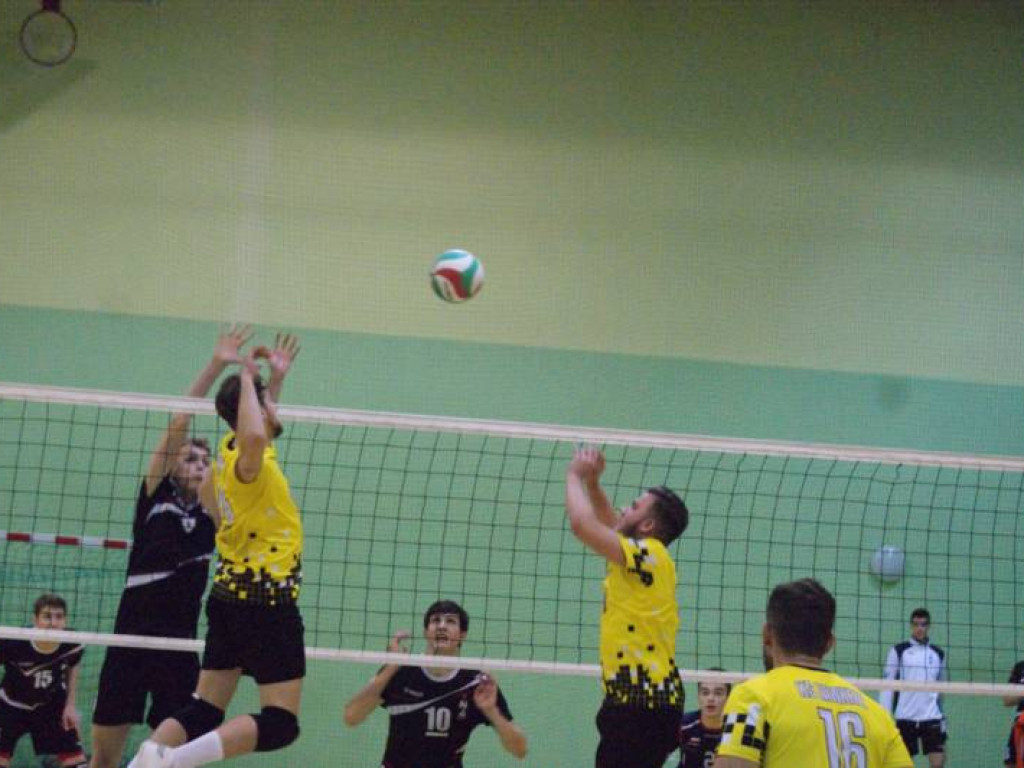 Lider za mocny. Trzy sety i po sprawie