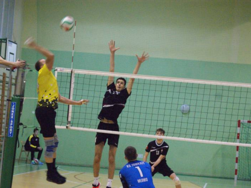 Lider za mocny. Trzy sety i po sprawie