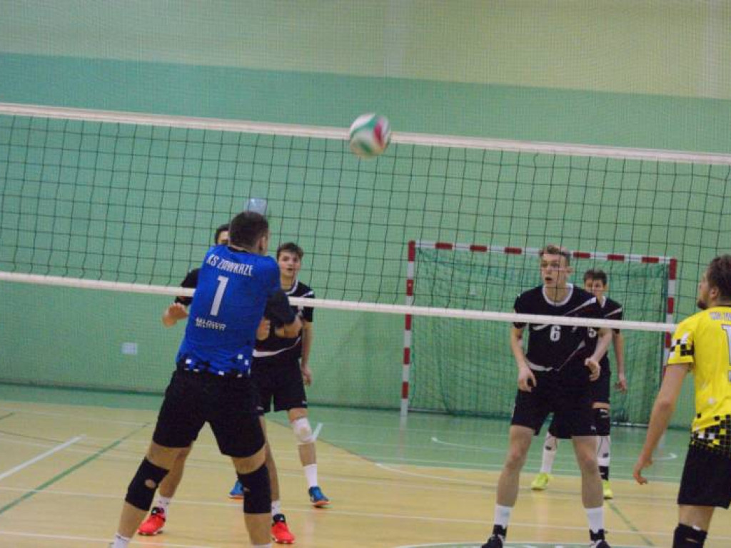 Lider za mocny. Trzy sety i po sprawie