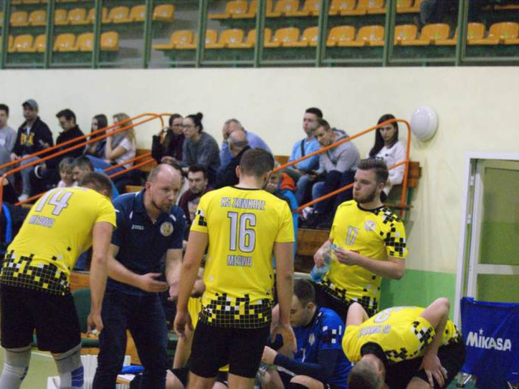 Lider za mocny. Trzy sety i po sprawie