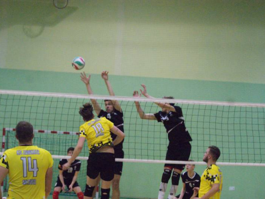 Lider za mocny. Trzy sety i po sprawie