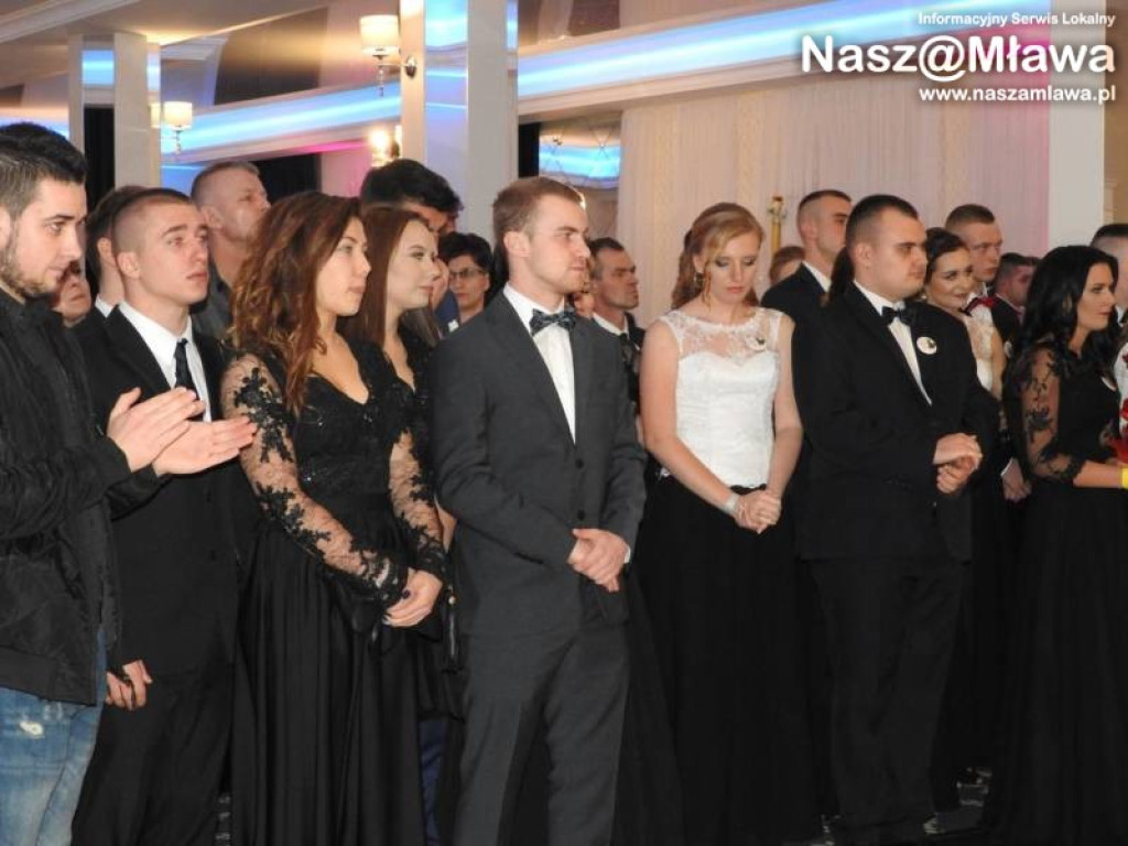 Studniówka ZS nr 3. Zaczęli tradycyjnie od poloneza [WIDEO]