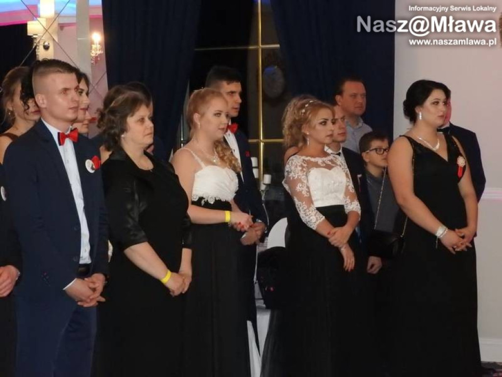 Studniówka ZS nr 3. Zaczęli tradycyjnie od poloneza [WIDEO]
