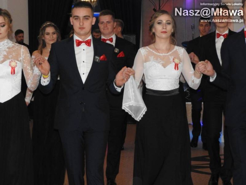 Studniówka ZS nr 3. Zaczęli tradycyjnie od poloneza [WIDEO]