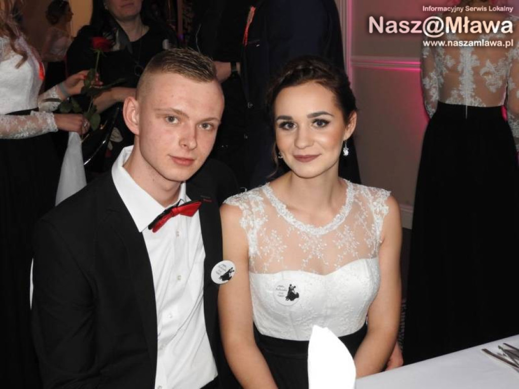 Studniówka ZS nr 3. Zaczęli tradycyjnie od poloneza [WIDEO]