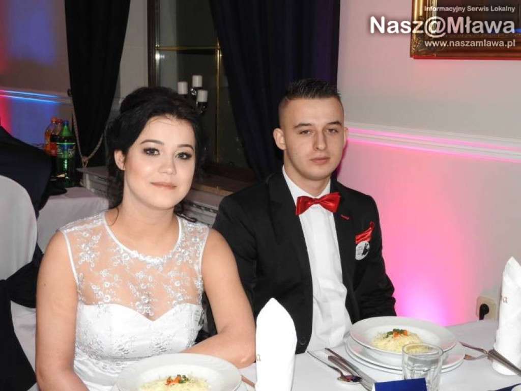 Studniówka ZS nr 3. Zaczęli tradycyjnie od poloneza [WIDEO]