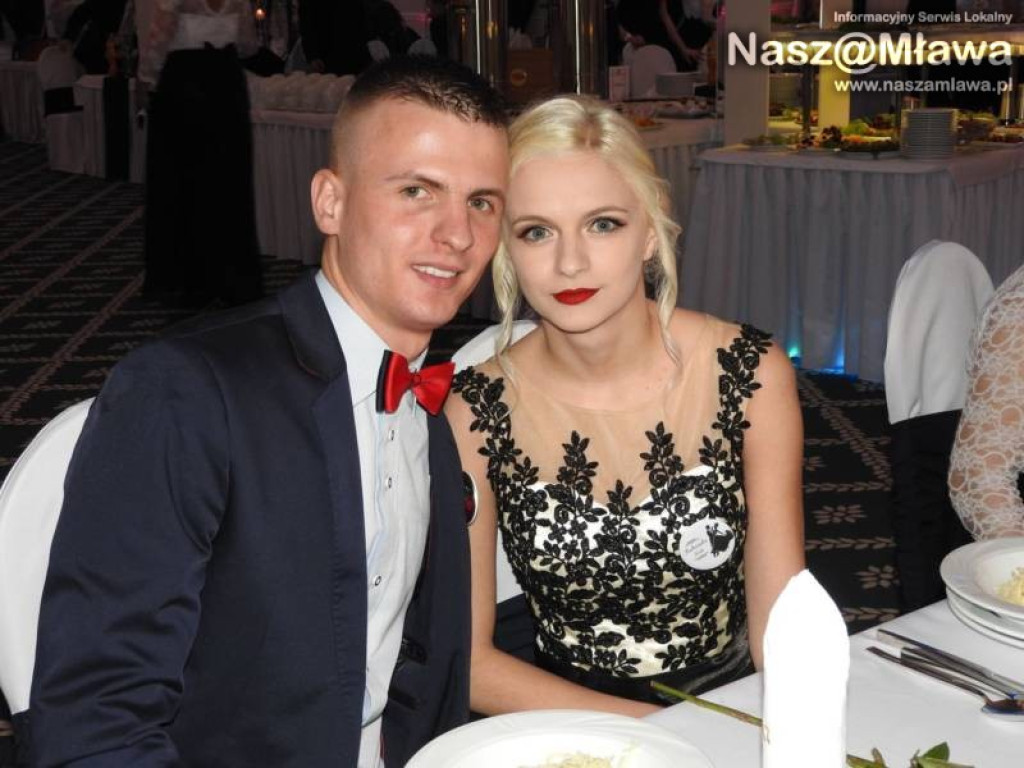 Studniówka ZS nr 3. Zaczęli tradycyjnie od poloneza [WIDEO]