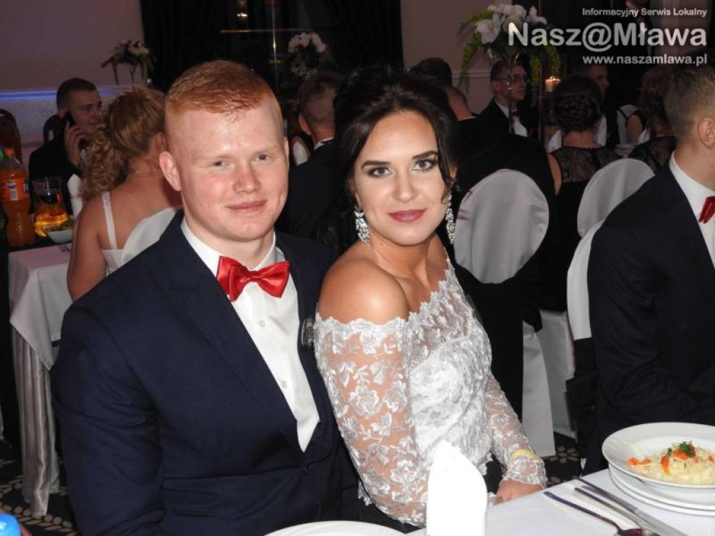 Studniówka ZS nr 3. Zaczęli tradycyjnie od poloneza [WIDEO]