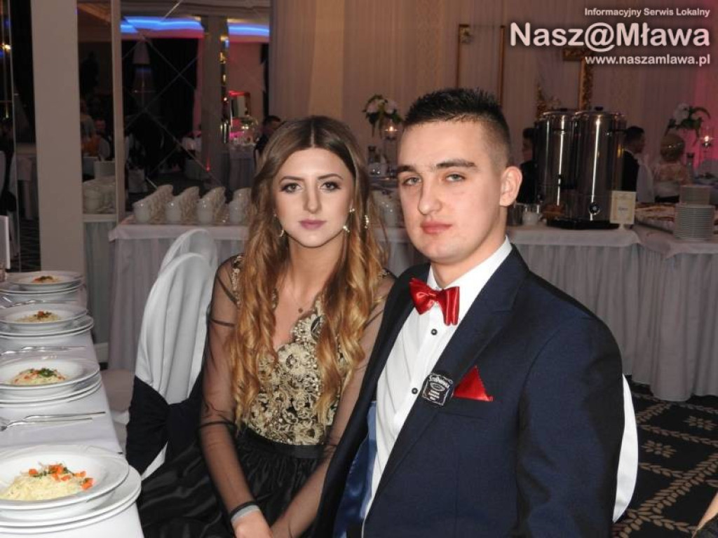 Studniówka ZS nr 3. Zaczęli tradycyjnie od poloneza [WIDEO]