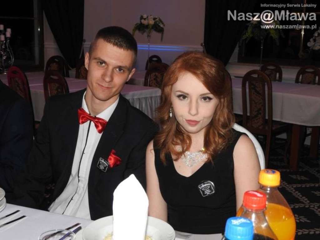 Studniówka ZS nr 3. Zaczęli tradycyjnie od poloneza [WIDEO]