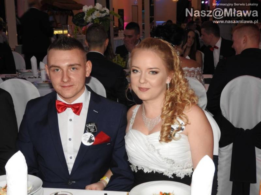 Studniówka ZS nr 3. Zaczęli tradycyjnie od poloneza [WIDEO]