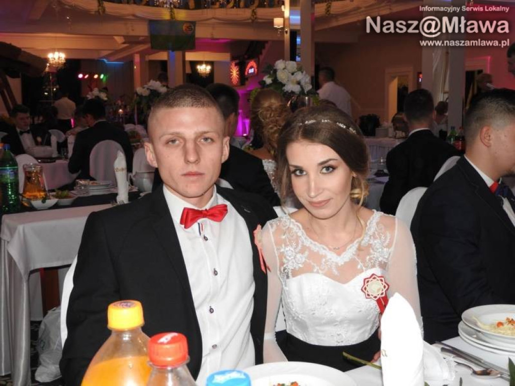 Studniówka ZS nr 3. Zaczęli tradycyjnie od poloneza [WIDEO]