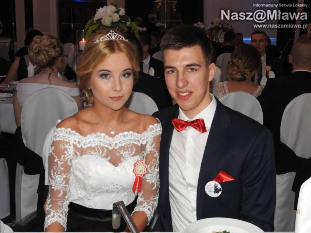 Studniówka ZS nr 3. Zaczęli tradycyjnie od poloneza [WIDEO]