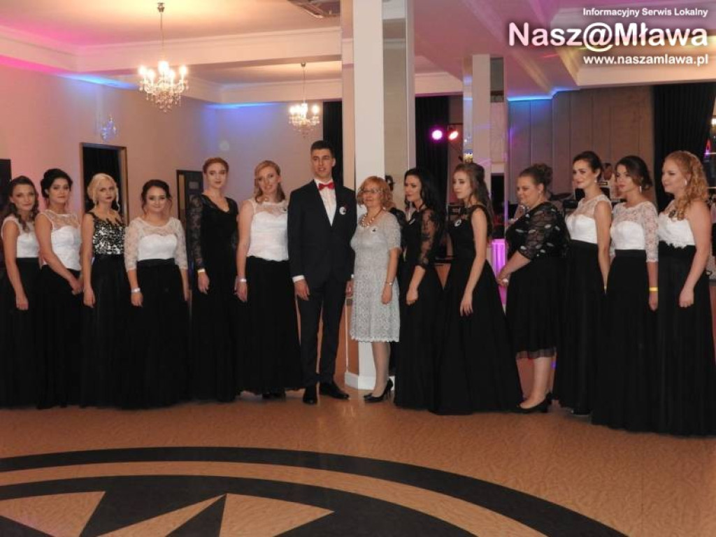 Studniówka ZS nr 3. Zaczęli tradycyjnie od poloneza [WIDEO]