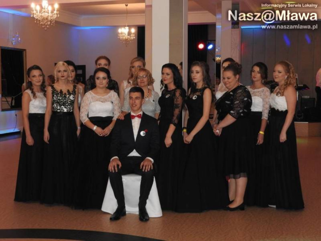 Studniówka ZS nr 3. Zaczęli tradycyjnie od poloneza [WIDEO]