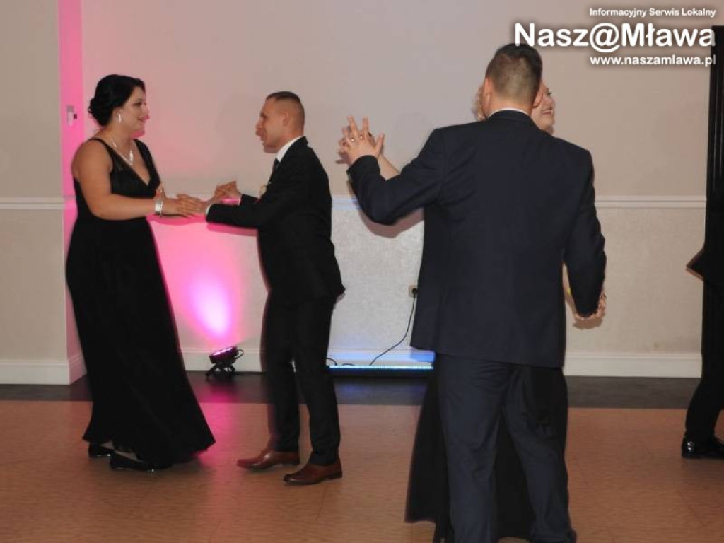 Studniówka ZS nr 3. Zaczęli tradycyjnie od poloneza [WIDEO]