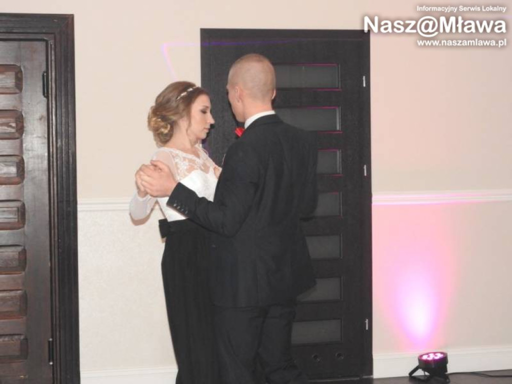 Studniówka ZS nr 3. Zaczęli tradycyjnie od poloneza [WIDEO]