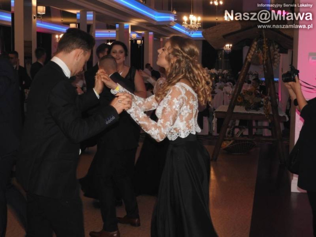 Studniówka ZS nr 3. Zaczęli tradycyjnie od poloneza [WIDEO]