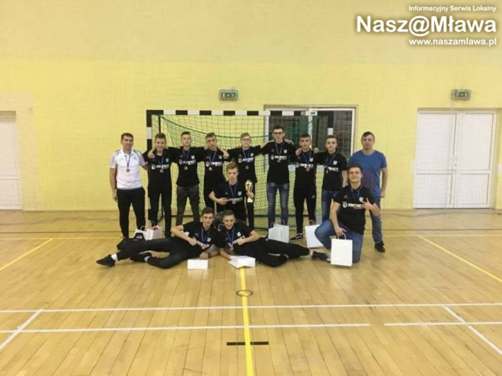 Podium na hali. Trampkarze triumfowali w sparingu