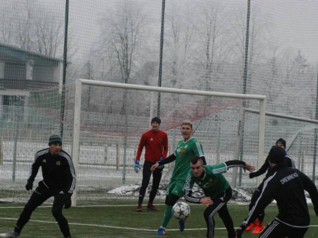 Z Motorem na remis. Celna główka Rogalskiego