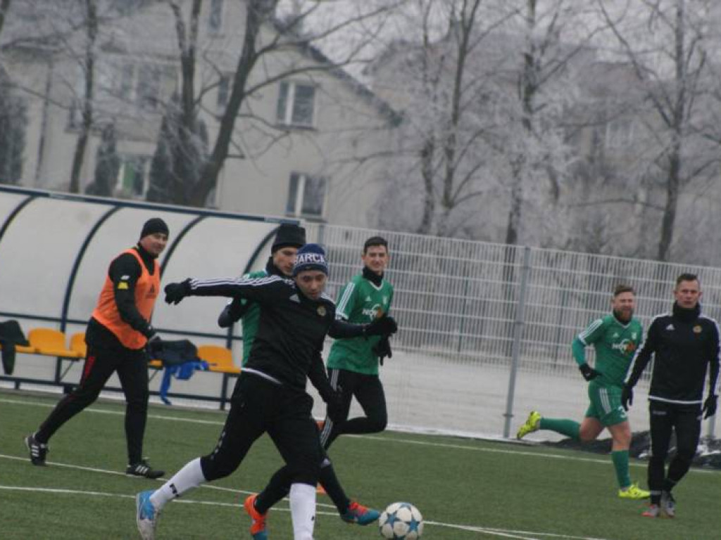 Z Motorem na remis. Celna główka Rogalskiego