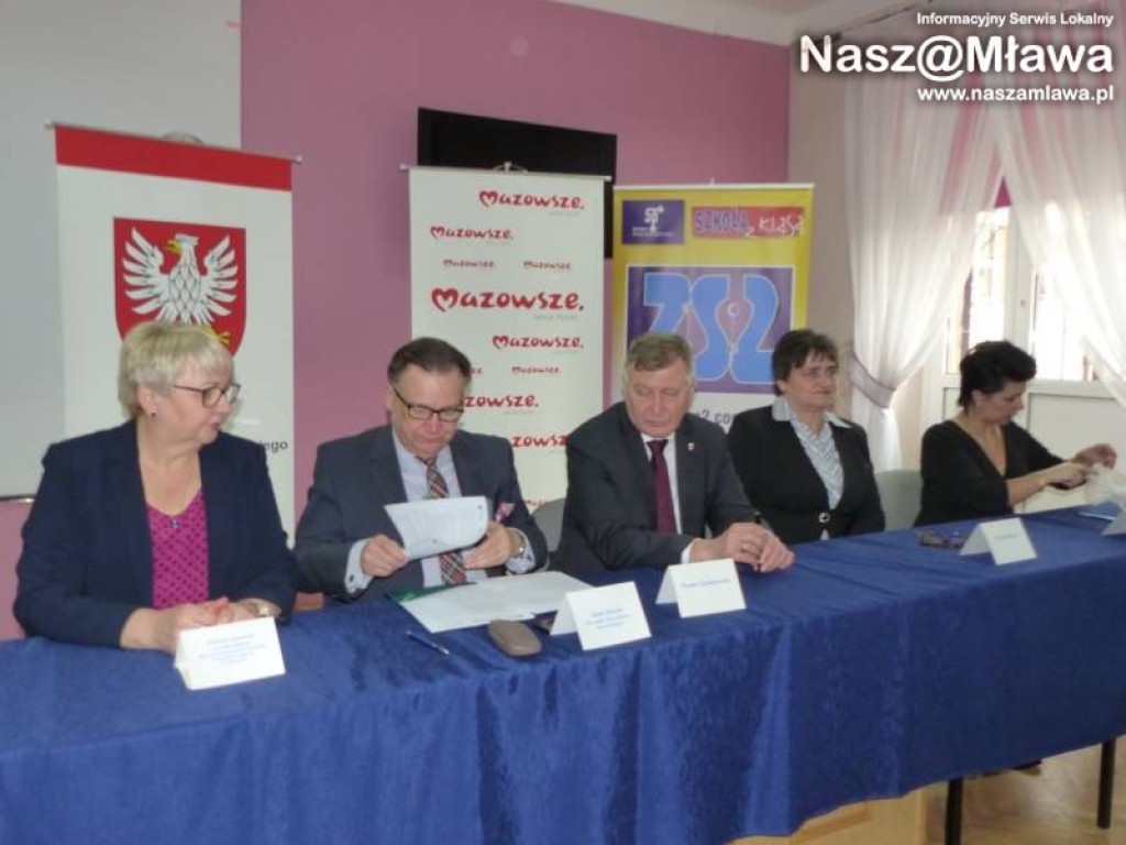 Marszałek podzielił kasę. Po milionie dla mławskich zespołów szkół