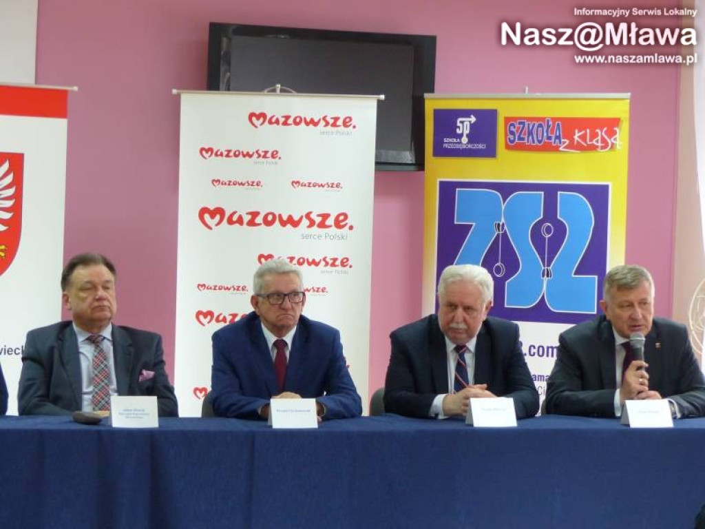 Marszałek podzielił kasę. Po milionie dla mławskich zespołów szkół