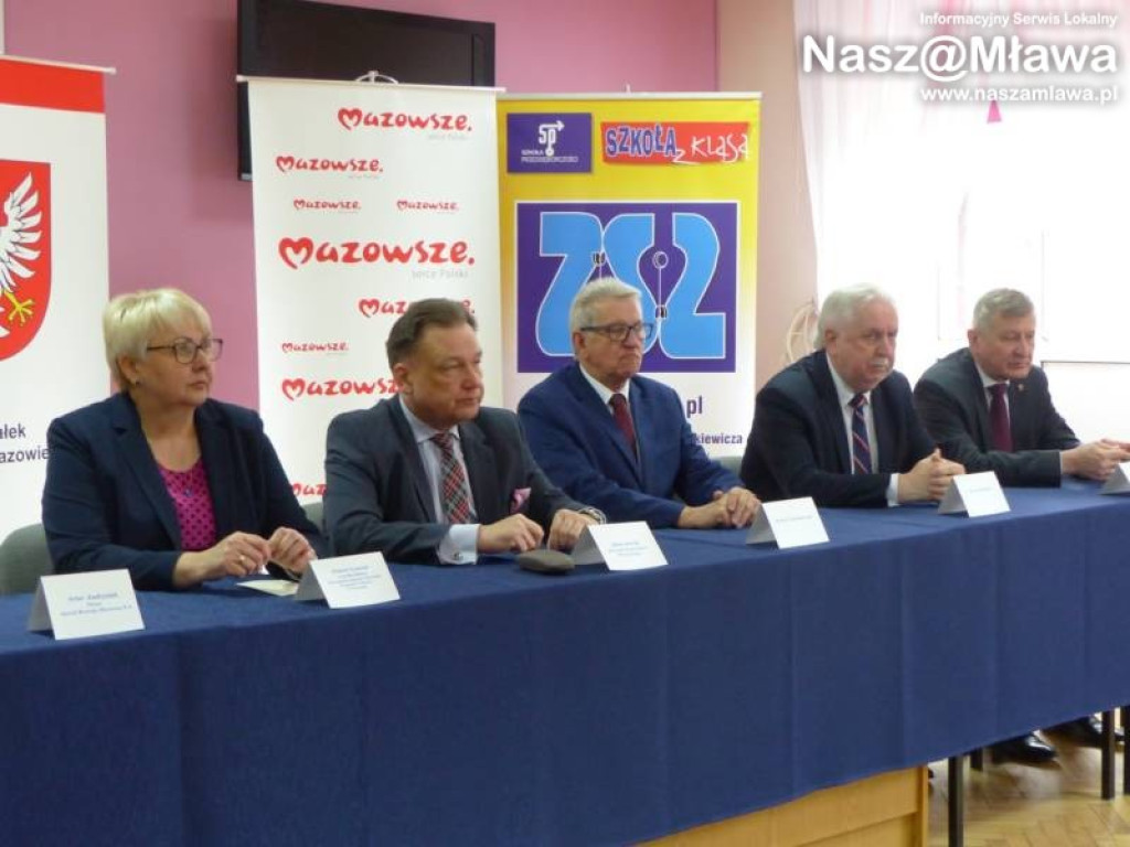 Marszałek podzielił kasę. Po milionie dla mławskich zespołów szkół