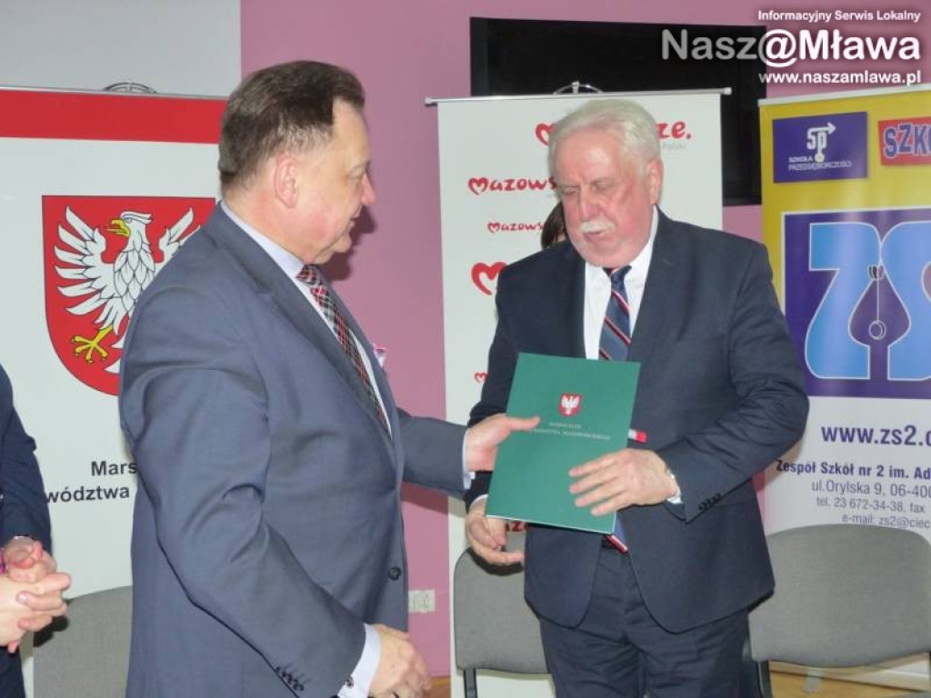 Marszałek podzielił kasę. Po milionie dla mławskich zespołów szkół
