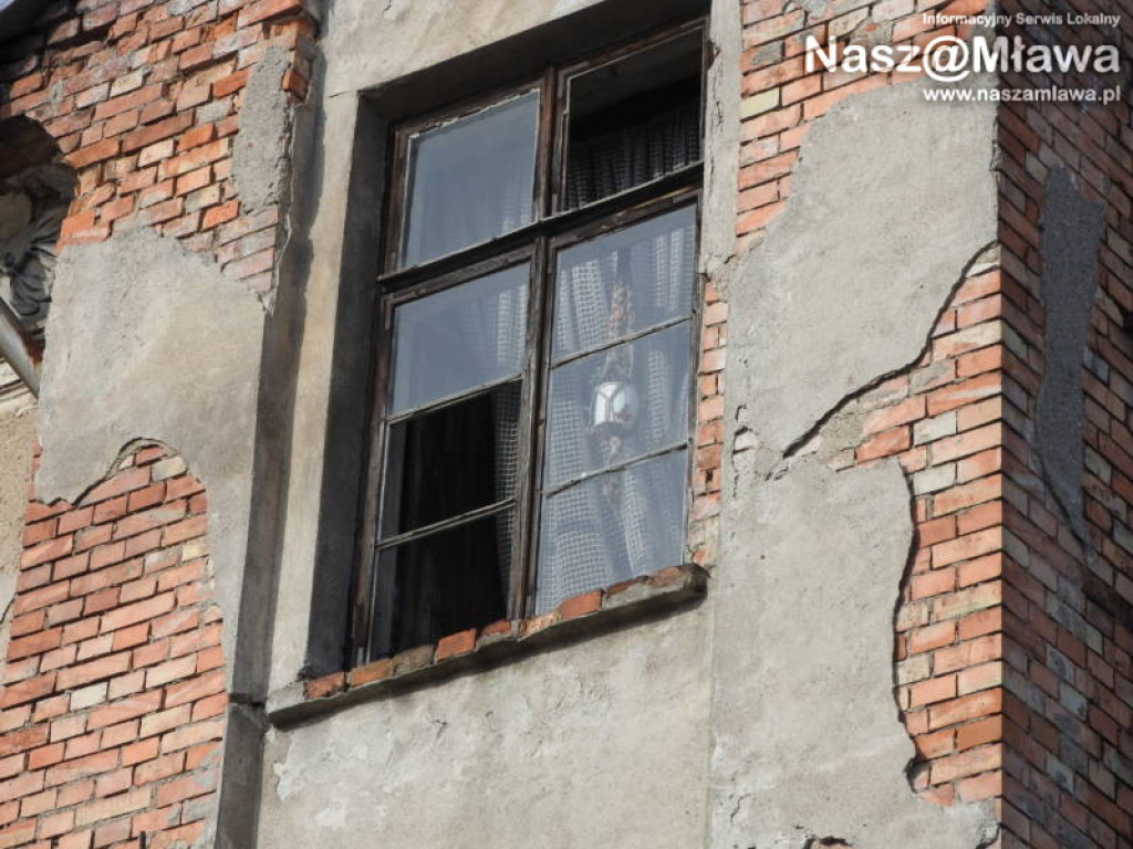 Piękna kamienica niszczeje. Nie ma dla niej ratunku?