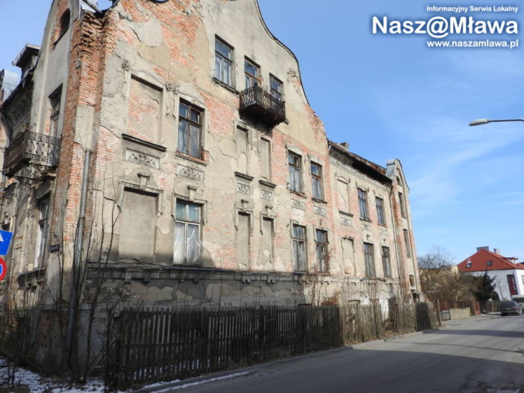 Piękna kamienica niszczeje. Nie ma dla niej ratunku?