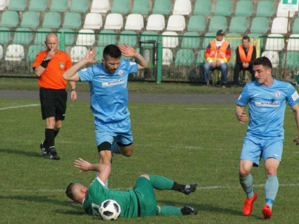 Awans Mławianki po rzutach karnych. Ważna parada Jabłonowskiego