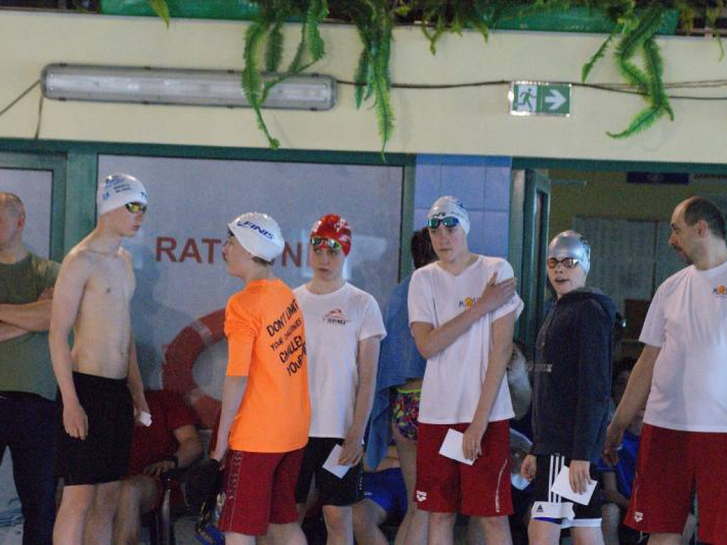 Goście specjalni na mławskim basenie. Od medalistki po prezesa