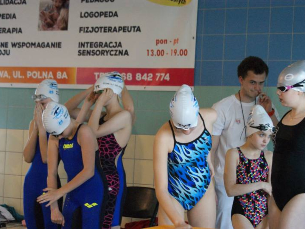 Goście specjalni na mławskim basenie. Od medalistki po prezesa
