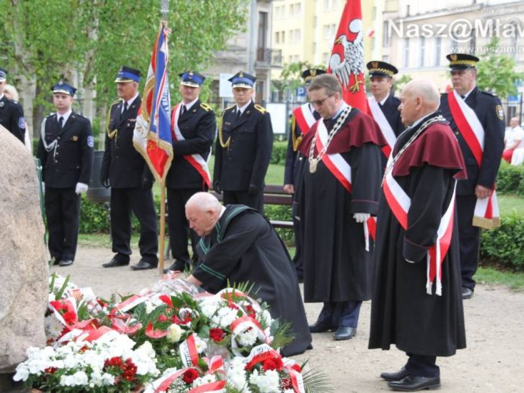 Polonez w mławskim parku. Obchodziliśmy rocznicę uchwalenia Konstytucji 3 Maja