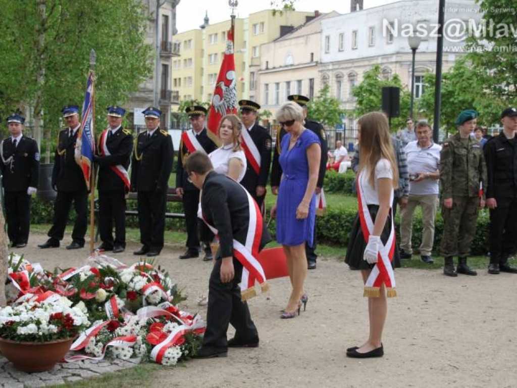 Polonez w mławskim parku. Obchodziliśmy rocznicę uchwalenia Konstytucji 3 Maja