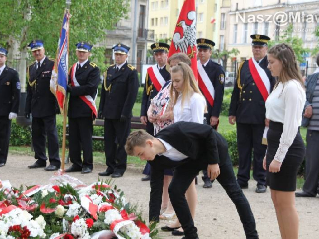 Polonez w mławskim parku. Obchodziliśmy rocznicę uchwalenia Konstytucji 3 Maja