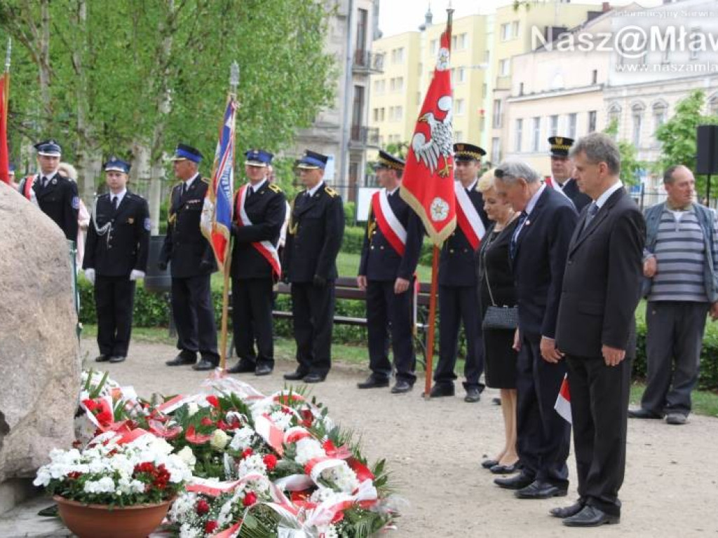 Polonez w mławskim parku. Obchodziliśmy rocznicę uchwalenia Konstytucji 3 Maja