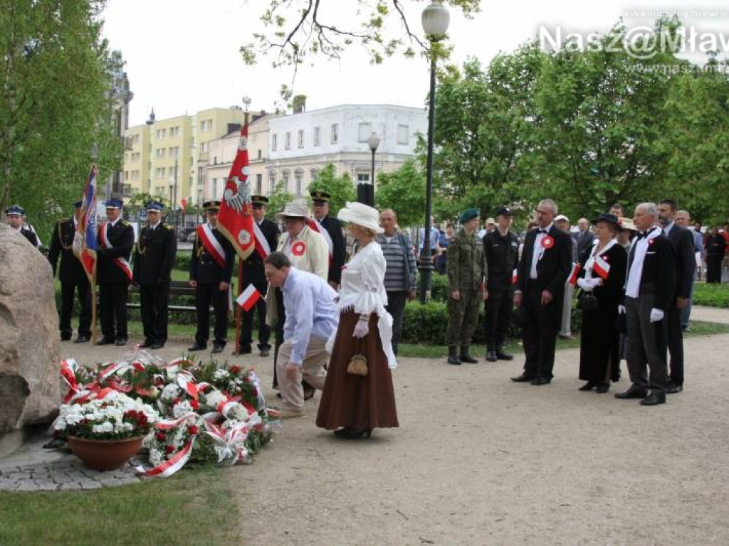 Polonez w mławskim parku. Obchodziliśmy rocznicę uchwalenia Konstytucji 3 Maja