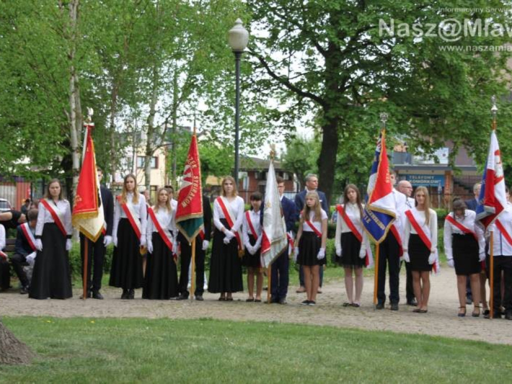 Polonez w mławskim parku. Obchodziliśmy rocznicę uchwalenia Konstytucji 3 Maja