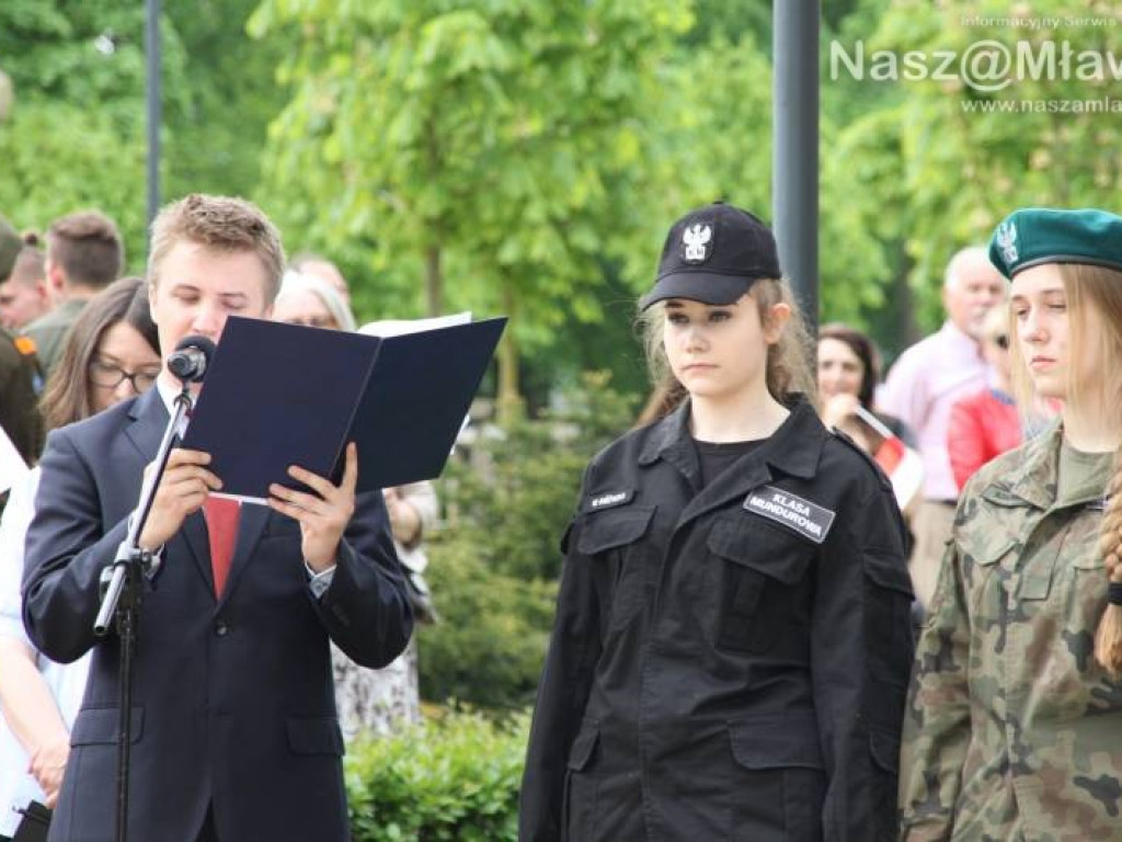 Polonez w mławskim parku. Obchodziliśmy rocznicę uchwalenia Konstytucji 3 Maja